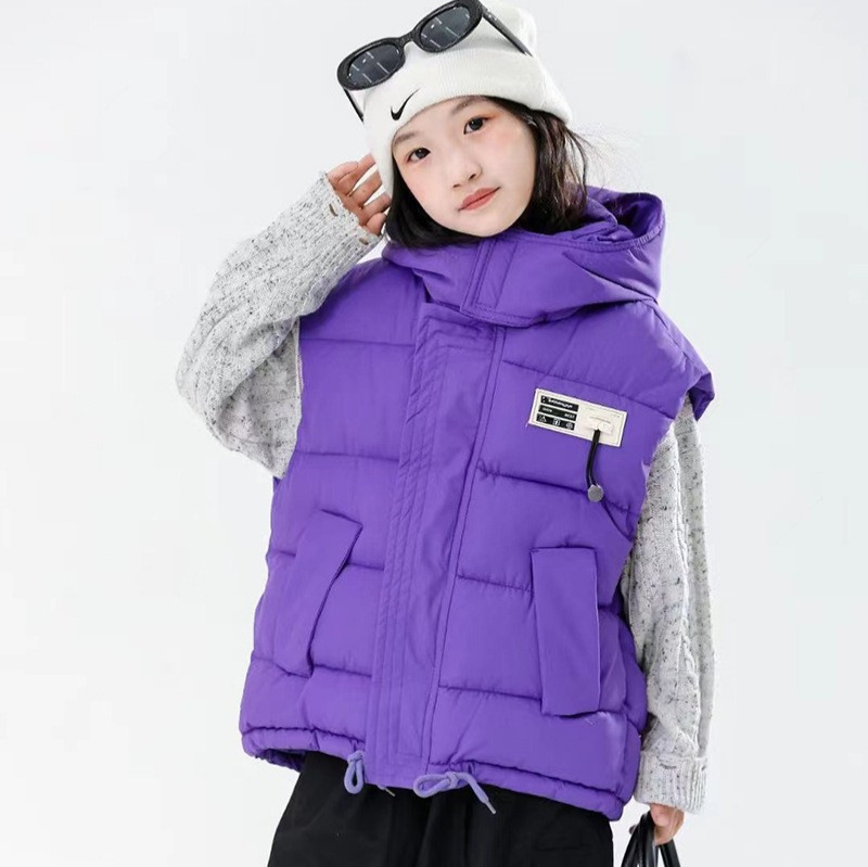 Chaleco de niño 2025 nuevo estilo de aire extranjero primavera / otoño / invierno ropa caliente chaleco de hombro para niños espesa pluma caballo de algodón