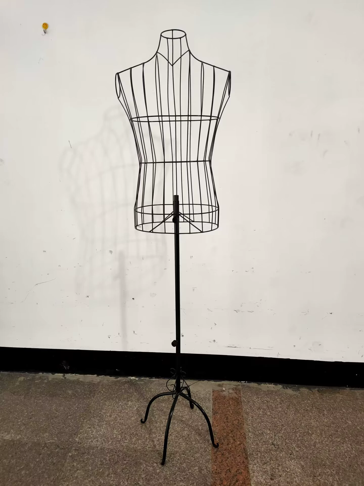 Iron mannequin stand male model floor-standing iron clothing store display stand wedding photo mannequin