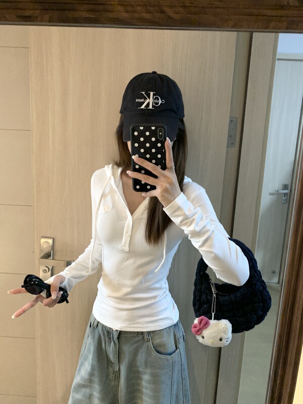 美式辣妹半开V领纽扣连帽长袖t恤女秋季韩系白色修身短款百搭上衣|undefined