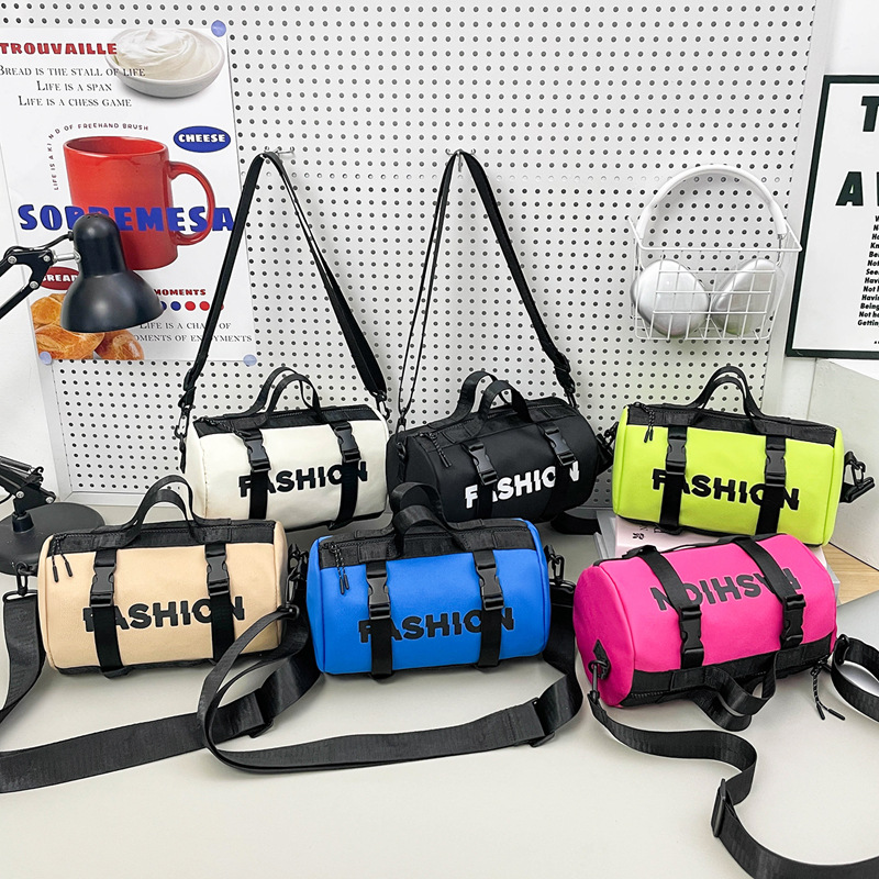 Versión coreana de la bolsa de mensajero para niños de moda fresca, ropa deportiva de ocio, bolso de hombro para niños, bolso de tubo para niños con letras extranjeras