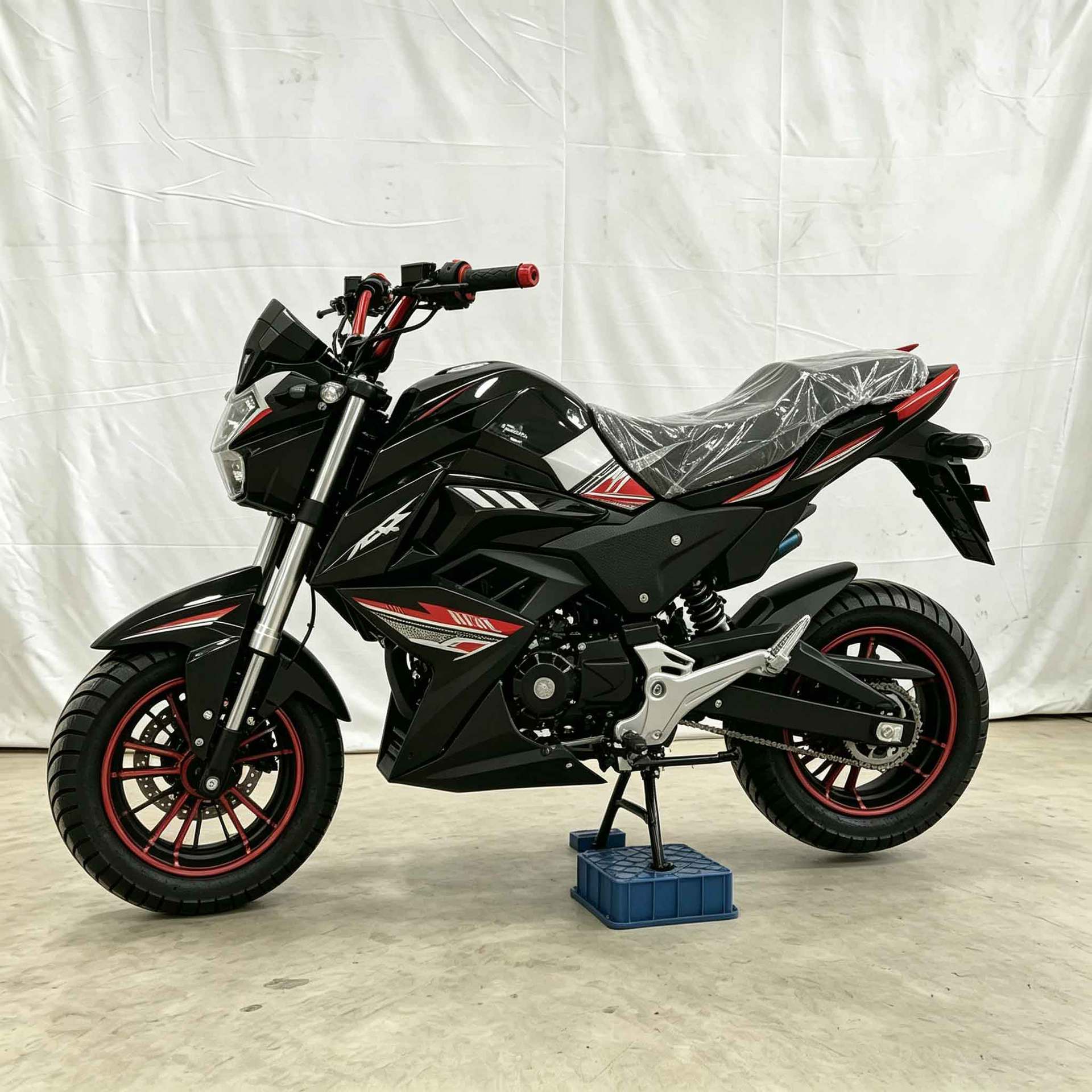 New Model Adult Street Bike Motorcycle, Stable and Durable, Black and Red, Popular Foreign Trade Commuter Vehicle, Wear-Resistant Tires, Long-Distance Riding