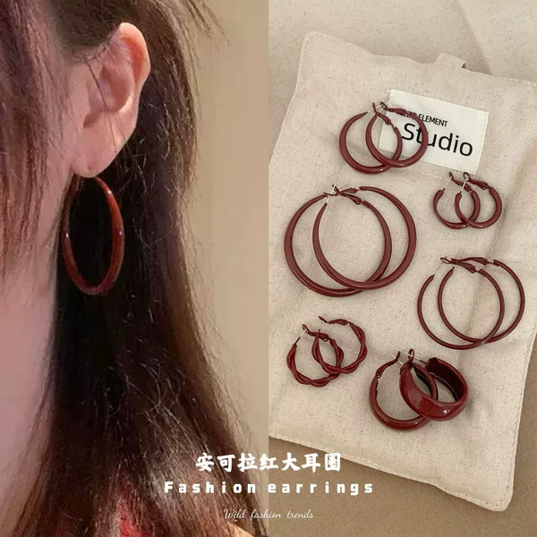 Autumn and Winter Retro Hong Kong Style Ancora Red Earrings for Women, Simple Elegant, Fashionable Earrings, Niche Design Unique Earrings