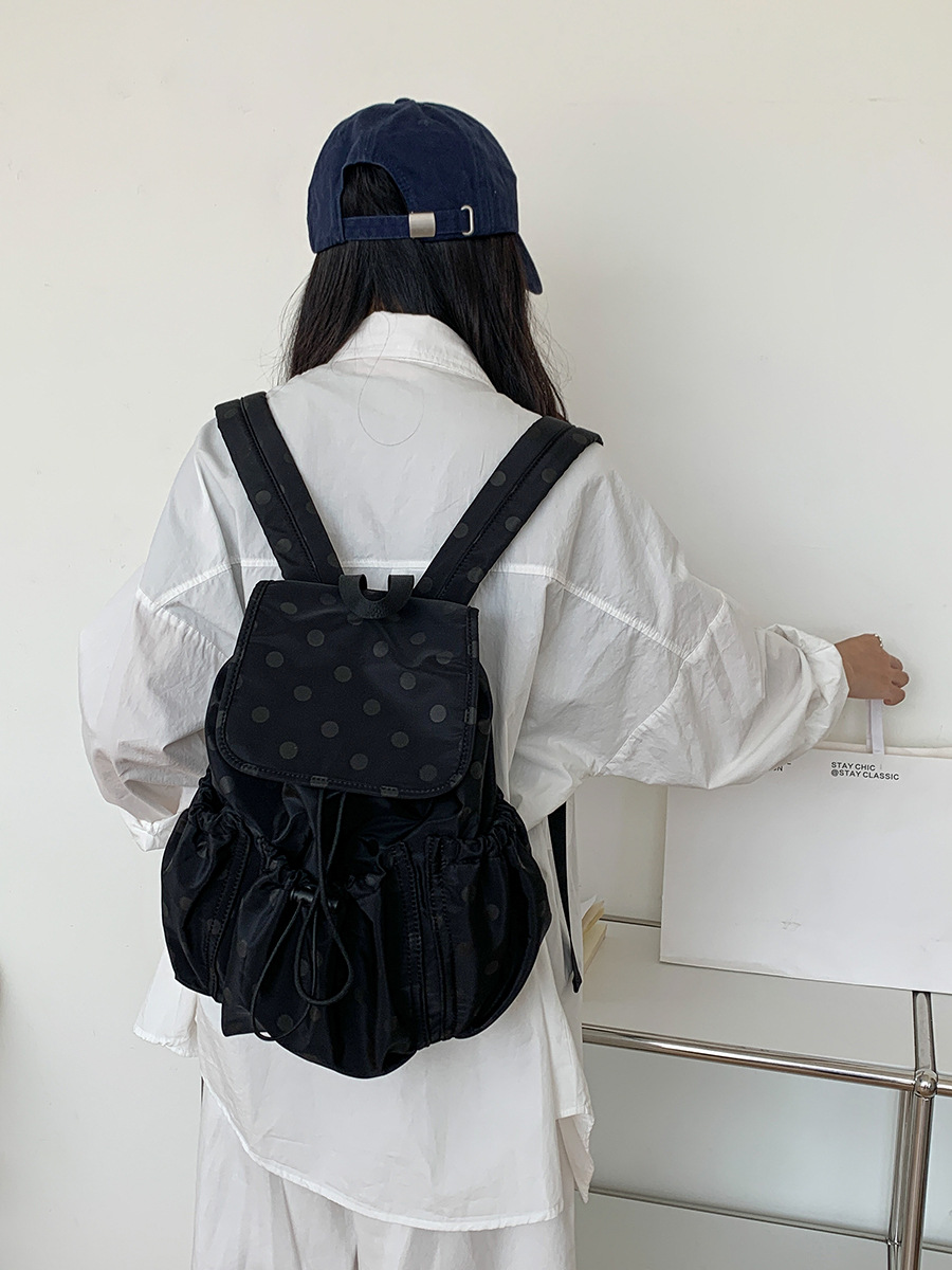新款双肩包女生韩系轻便尼龙背包出游小背包小众设计波点学生书包