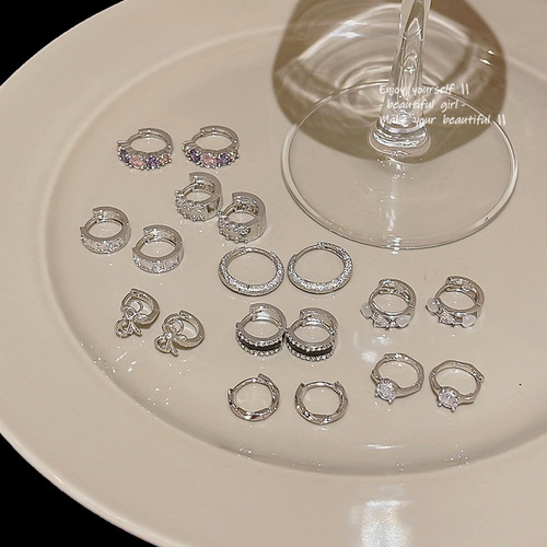 Korean new lightweight luxury niche simple hoop ear clips for women, Instagram trendy versatile stylish zirconia heart earrings