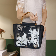 Exquisite embroidered handbag, Chinese-style cheongsam banquet Hanfu handbag, embroidered small square bag