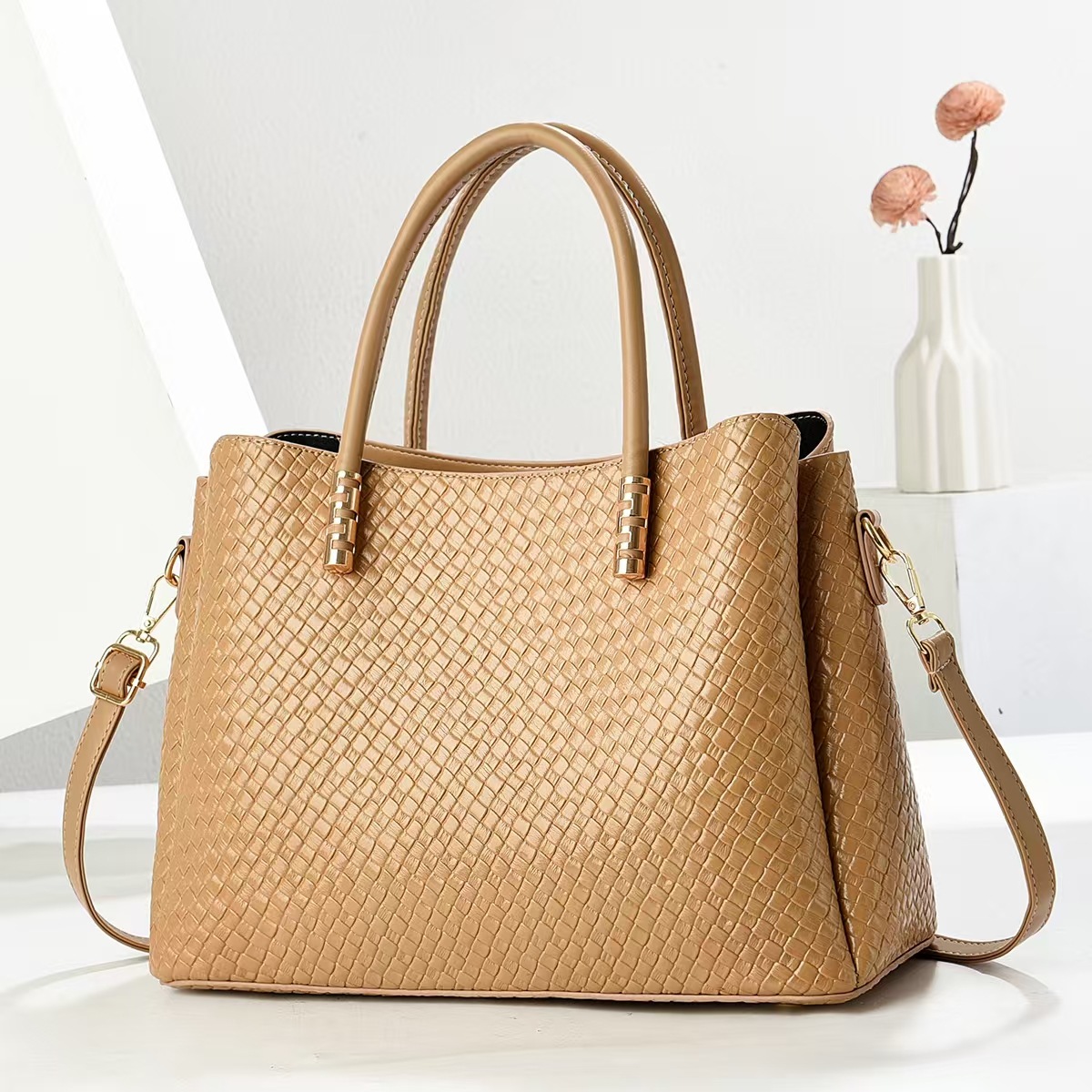 2025 primavera nueva moda todo-fósforo retro de alta gama sentido nicho de gran capacidad mensajero de un solo hombro bolso femenino Tote image 10