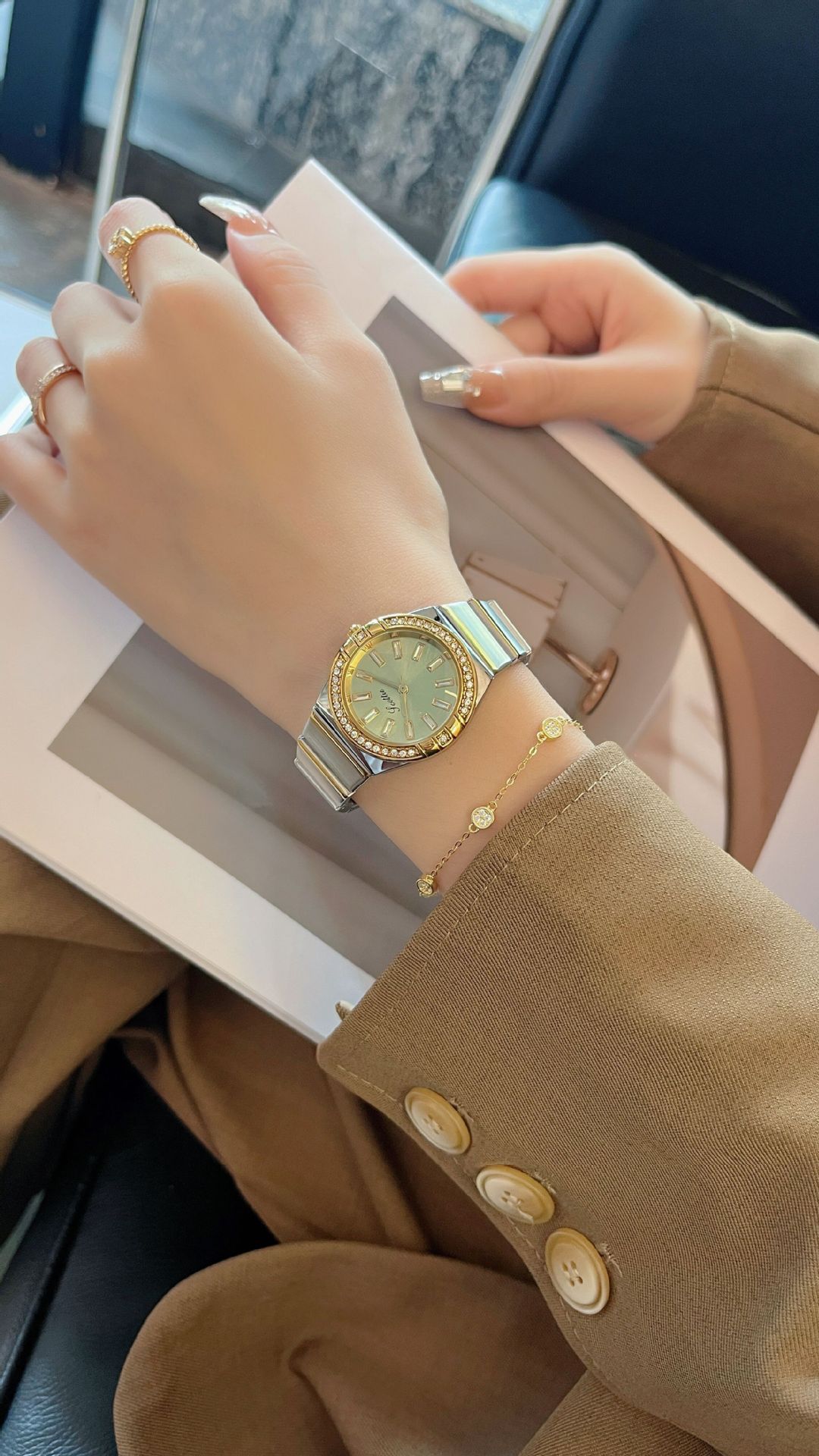 80g Weight Tempered Glass Mirror Material Alloy Strap Material Watch Classification Pointer Display Type Butterfly Double Snap Buckle Style Round Dial Shape Holiday, Office, Daily Occasion Quartz Movement Round, Rectangle Pattern All Seasons Season Women's Gender Casual, Elegant, Glam Style Casual Elegant Glam Round Rectangle Butterfly Double Snap Quartz Watch 6