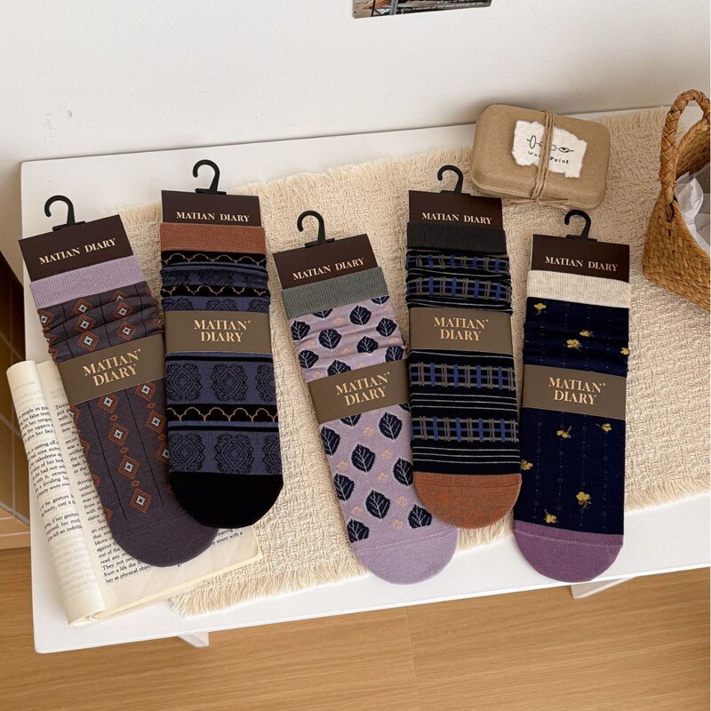 Mada Diary 26 Autumn/Winter New Collection: Retro Blue and Purple Slouch Socks, Long-Pile Cotton Women's Mid-Calf Socks, French-Style Slouch Socks Mada Diary 26 Autumn/Winter New Collection: Retro Blue and Purple Slouch Socks, Long-Pile Cotton Women's Mid-Calf Socks, French-Style Slouch Socks