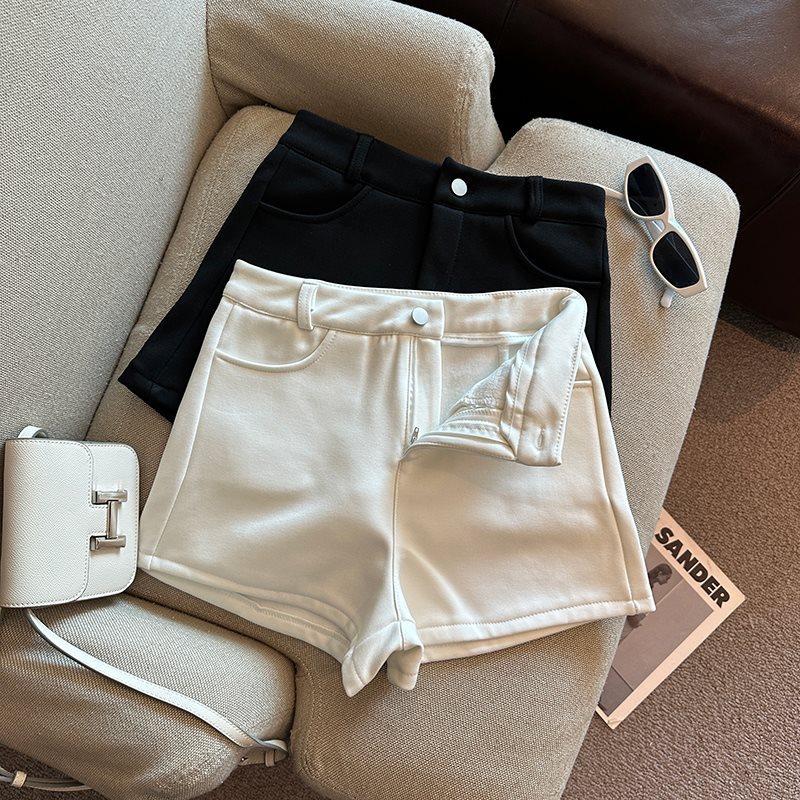 Insulated shorts