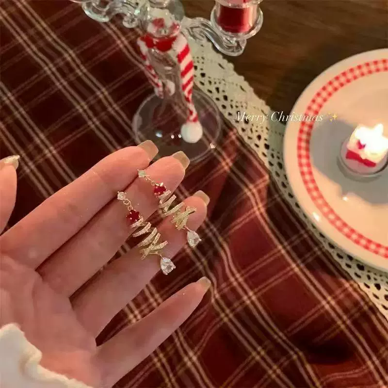 Asymmetrical Earrings, European Style for Elderly, Christmas Motifs, Lightweight 10 cm