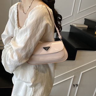 2025 New High-End Outing Bag, Underarm Light Luxury Handbag, Niche Design Crossbody Bag, Shoulder Bag, Women's Bag