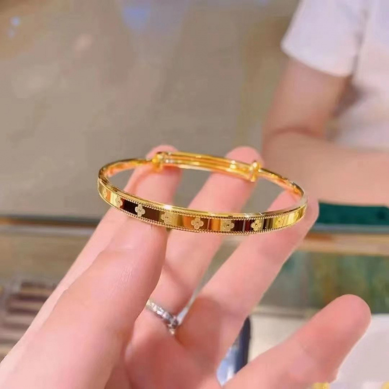 네잎 클로버 푸시풀 팔찌 [프리 사이즈] 45-82.5kg -60n 착용 가능 (권장 55-67.5kg)