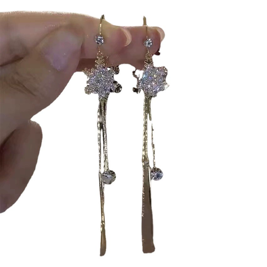 2023 Новая Снежинка с полным бриллиантом и кисточкой Линия ушей Модный дизайн Чувство Супер Сказочный темперамент Расширенная линия ушей