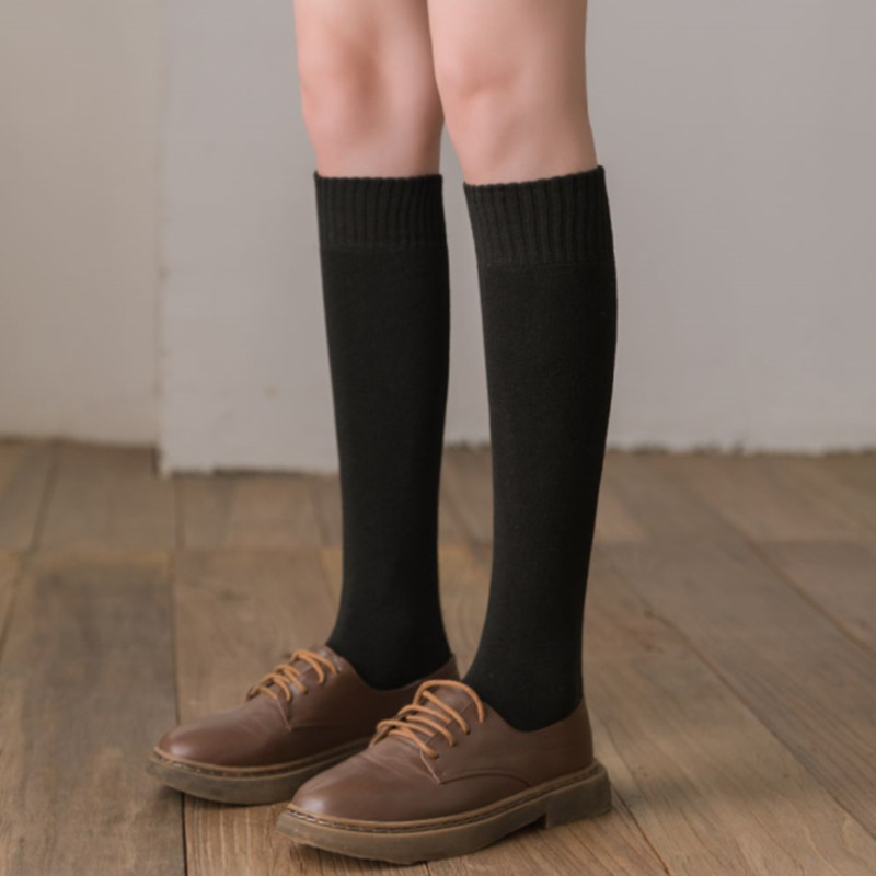 Largos calcetines de las mujeres Terry calcetines de la pantorrilla del otoño y del invierno toalla gruesa forrada de lana calcetines calientes de la pantorrilla del color sólido de la rodilla-longitud