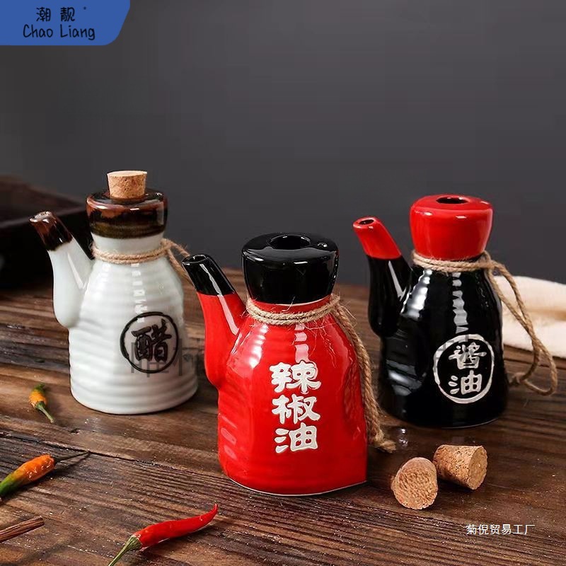 Modelado al por mayor estilo japonés en línea caja de condimento de salsa de cerámica botella de salsa de soja botella de vinagre hermoso conjunto de condimento de latas