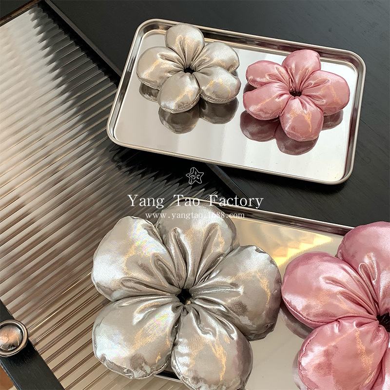 Niche Zhongins Senior Sense Bloggers con flores de esponja, anillo de pelo de pan tridimensional, viento dulce y fresco, anillo de pelo de intestino, tocado