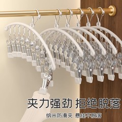 カラーのアーチ型のステンレスは靴下を干します。防風を挟んで靴下を掛けます。多機能の下着は靴下の神器のハンガーを干します。