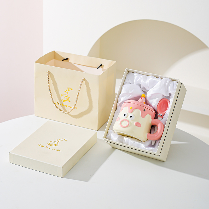 Tazas de dibujos animados pintadas a mano con cubierta de cuchara pareja taza de agua extraña taza de regalo de emoticon casera taza de desayuno de leche