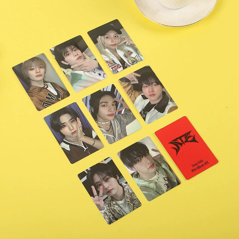 Фотокарточка (STRAY KIDS) компактная карточка, ламинированная 5,4 × 8,6 см, коллекционные варианты