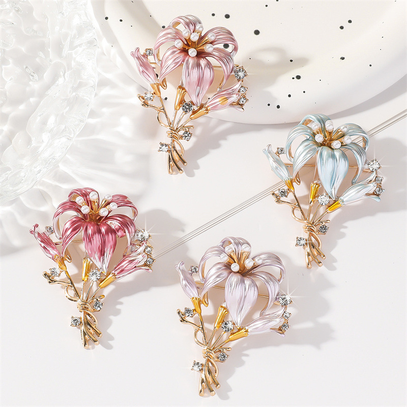 Fashionable enamel pearl floral