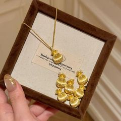 新商品の金色の小さい福袋のネックレスの女子学生の気質は軽くて豪華なデザイン感があります。