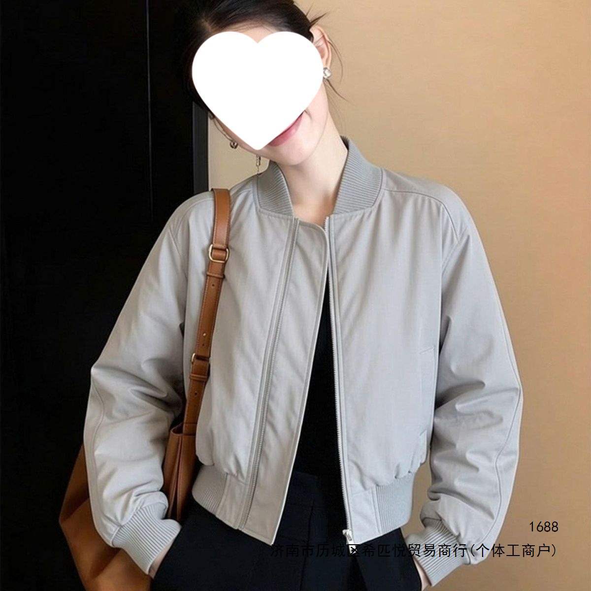 Minimalist casual style zip-up baseball jacket for women, spring 2026, short jacket, flattering coat, suitable for commuting.