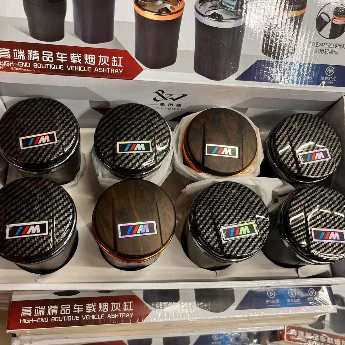 Автомобильная пепельница многофункциональная лампа с открытой крышкой одной рукой