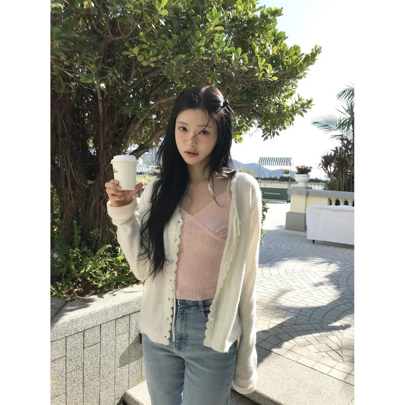 Now the New 2026 Autumn Collection from Korean Designer Letterf*Ommoon Features a Lace-Up Knit Cardigan Now the New 2026 Autumn Collection from Korean Designer Letterf*Ommoon Features a Lace-Up Knit Cardigan