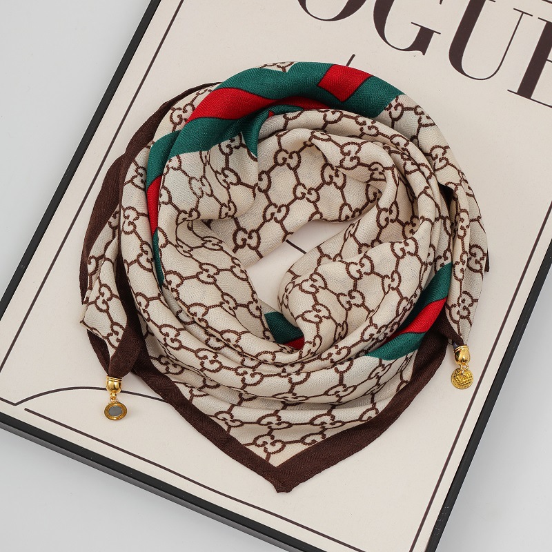 더블 C 빨간색과 녹색 가장자리