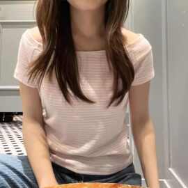 设计感漂亮气质露肩宽领短袖T恤女装潮2025夏季新款百搭休闲上衣