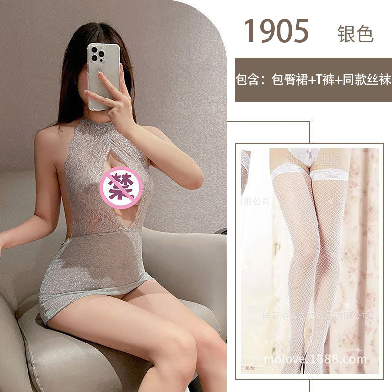 회색 힙 스커트 + 흰색 망사 스타킹