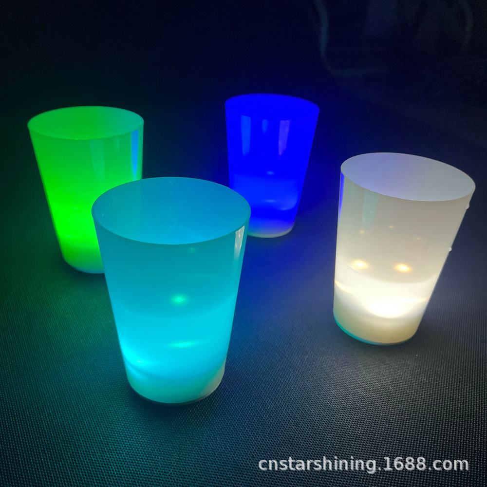 Fabrica de Shenzhen en el agua brillante inducción LED taza luminosa puede hacer logotipo colorido taza de cerveza de bebida luminosa