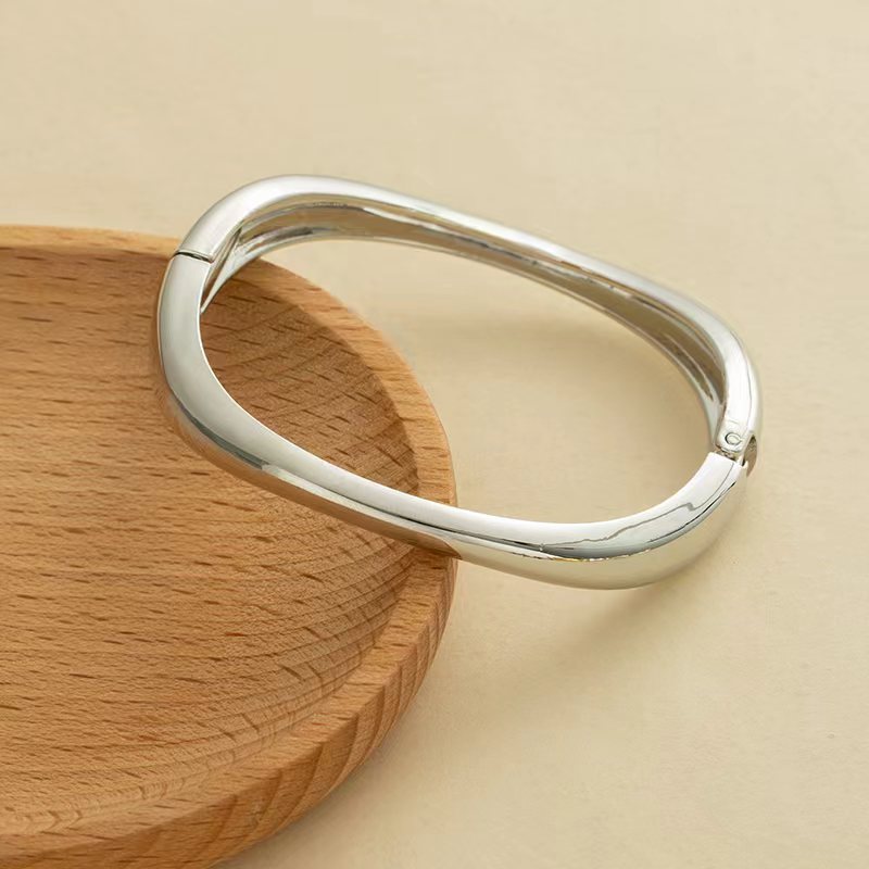Europa y los Estados Unidos lujo transfronterizo diseño ligero de la industria pesada sensación pulsera metálica brillante abertura pulsera geometría minimalista personalidad amplia joyas