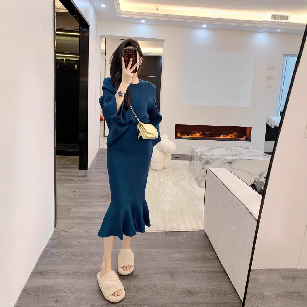 Solid color demi-season elegant sweater