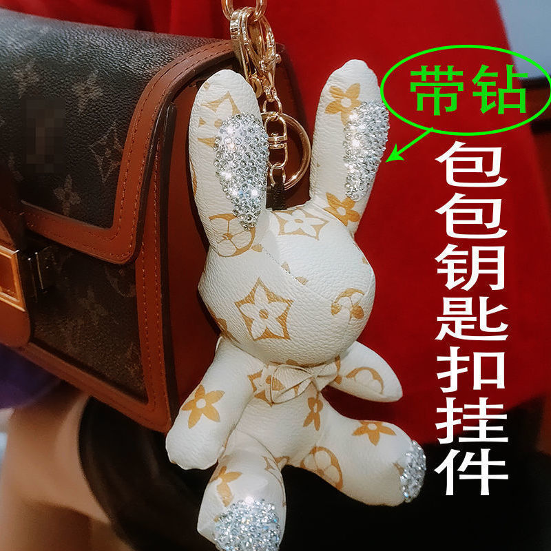 드릴과 클래식 화이트 다크 브라운 작은 꽃