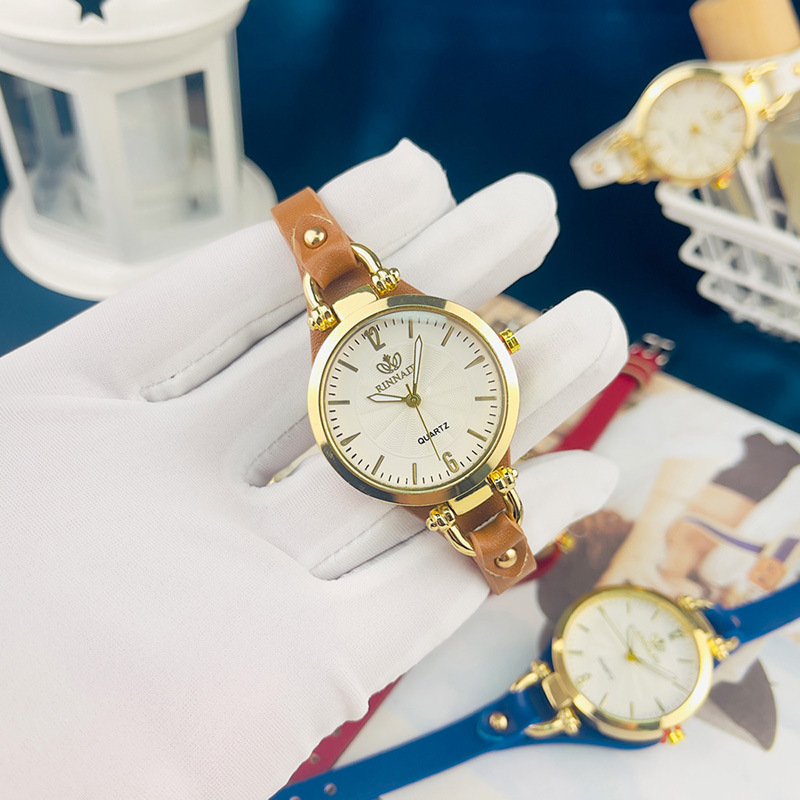 国境を越えた対外貿易の新型パンクリベットさんの腕時計は、カジュアルでシンプルな細いベルト石英時計卸売りを生放送している