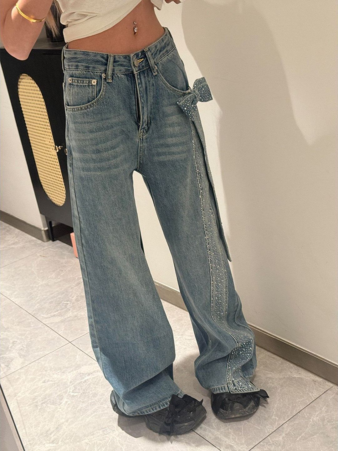 Women's Retro Denim Jeans With Star Print And Rhinestone Bow Detail_voghion.com