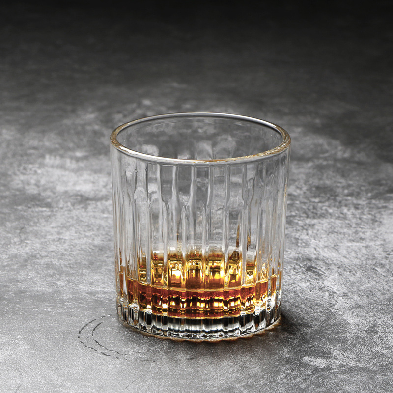 Fábrica al por mayor de vidrio transparente KTV bar de uso común de vino extranjero tiktok red espada roja patrón 300ml taza de whisky