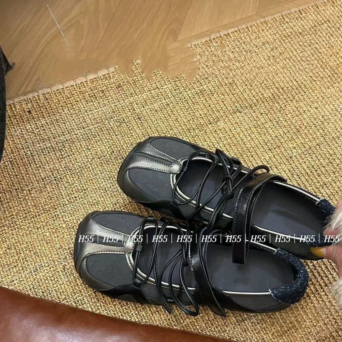 Leather fashionable ballet shoes