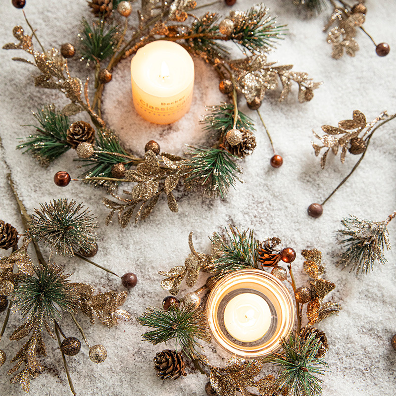 Ambiente de Navidad arreglo Candelabro decoración Garland árbol de Navidad rama ventana decoración de fondo brillante dorado cono de pino