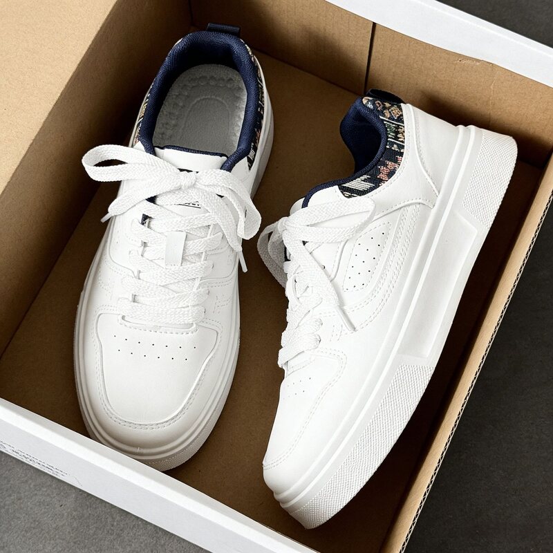 Men's White Sneakers 2026 New Model Thick-Soled Height-Increasing Sneakers Slimming Leather Versatile Niche Retro Casual Sports Shoes