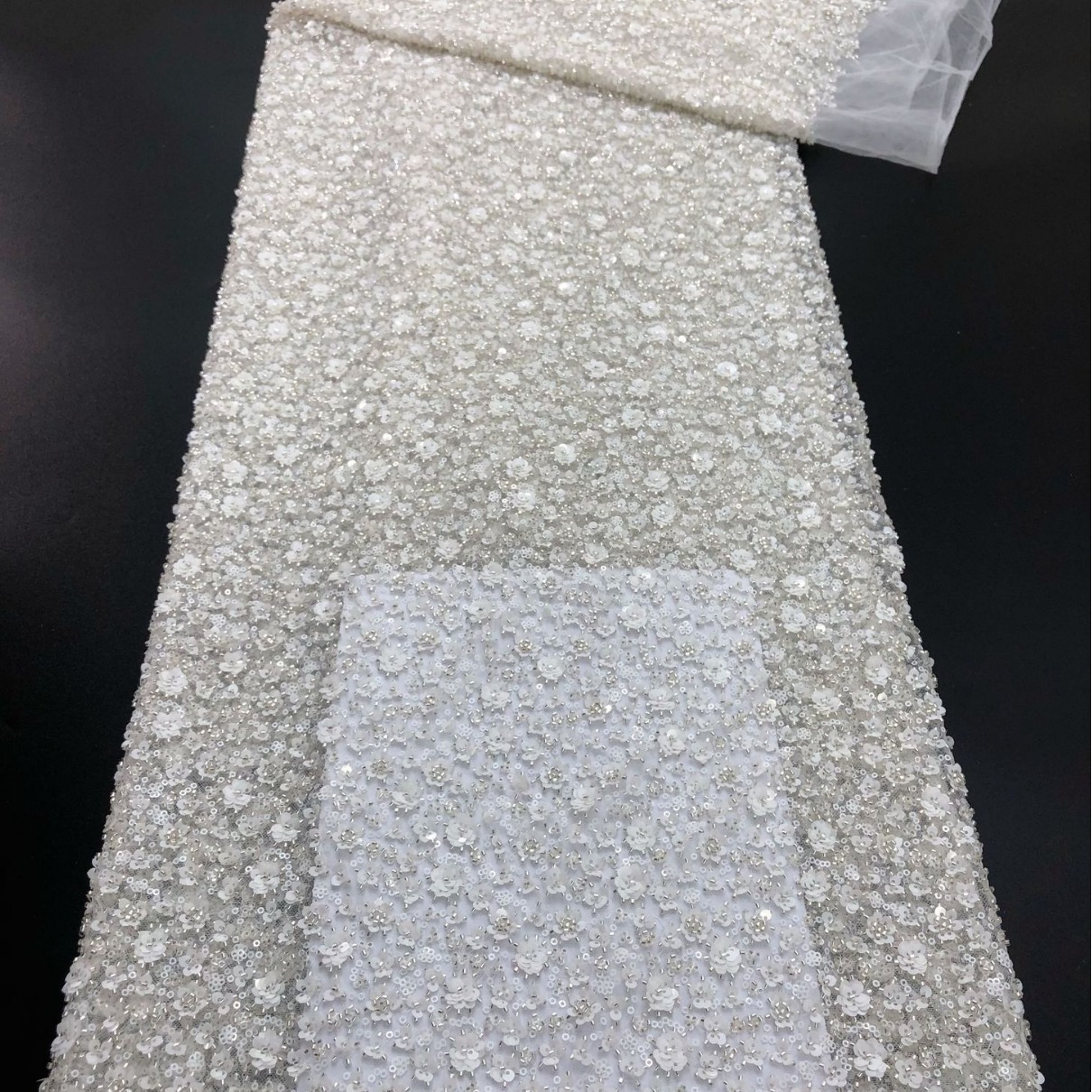 Fábrica de stock de alta densidad pequeña flor de ciruela lenteja tubo de perlas tela bordada vestido de boda zapatos sombreros bolsas joyas tela