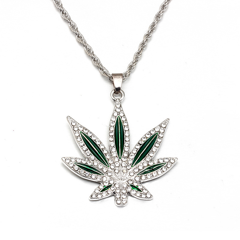 Moda europea y americana moda hip hop rock diamante pintura aceite hoja de arce collar transfronterizo luz lujo estilo unisex clavícula cadena