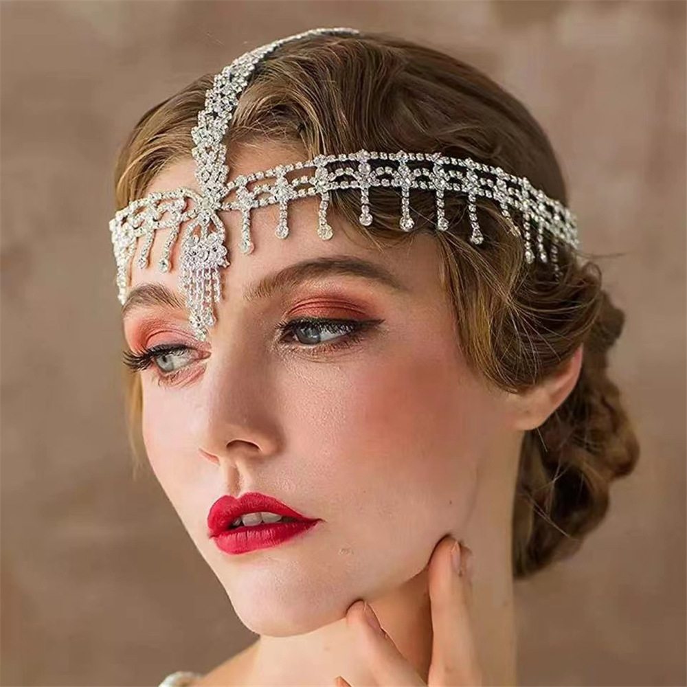 fashionable hair accessory drop-shaped with tassels