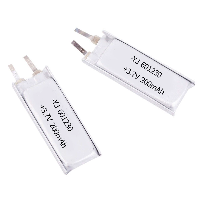 Полимерная литиевая батарея 601230 — перезаряжаемая, простая в установке и подходит для использования в качестве дополнительного освещения для небольших летательных аппаратов.
