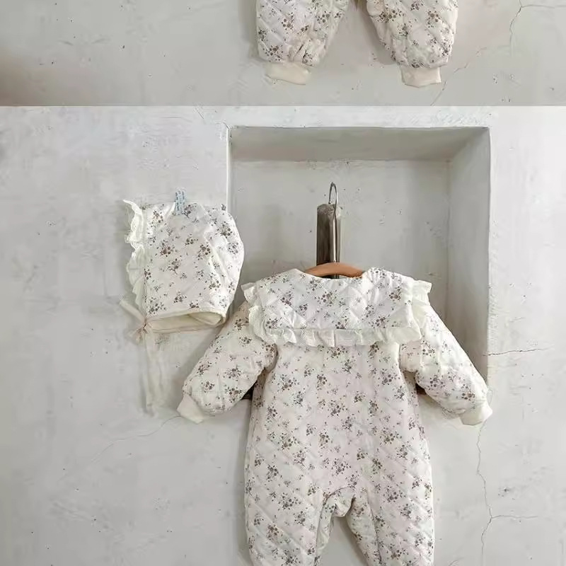 赤ちゃんの秋冬の薄い綿のワンピースの服の新型の赤ちゃんは綿を挟んで保温します。