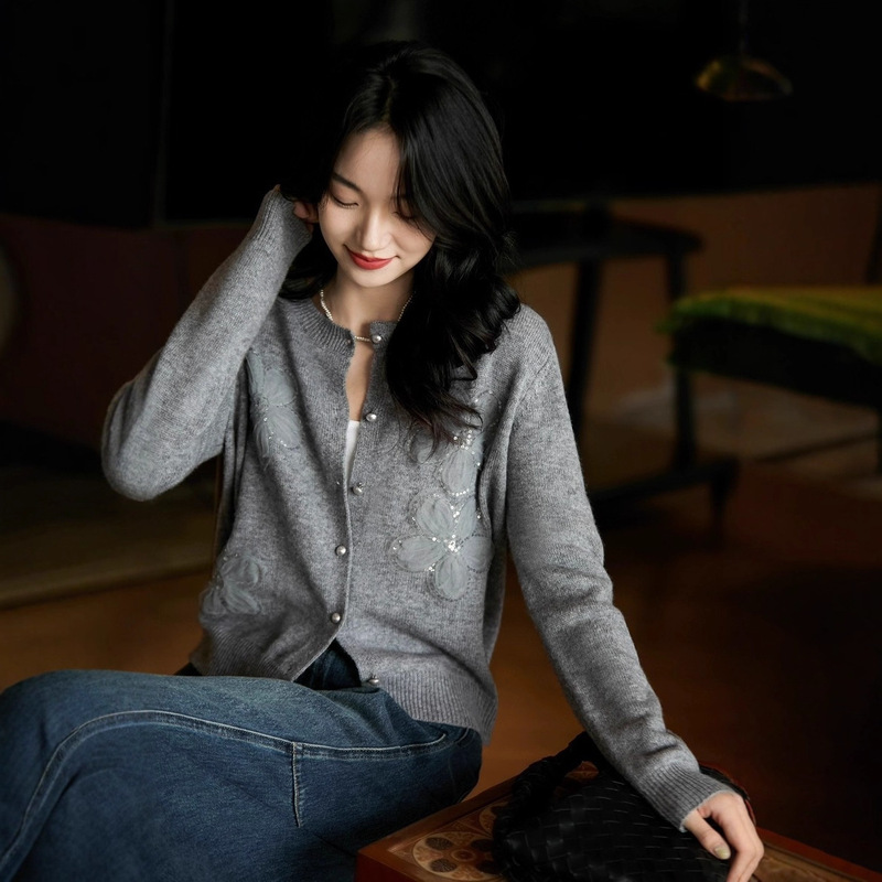 商场同款女装2025秋季慵懒风设计感重工花朵羊毛圆领针织开衫|undefined
