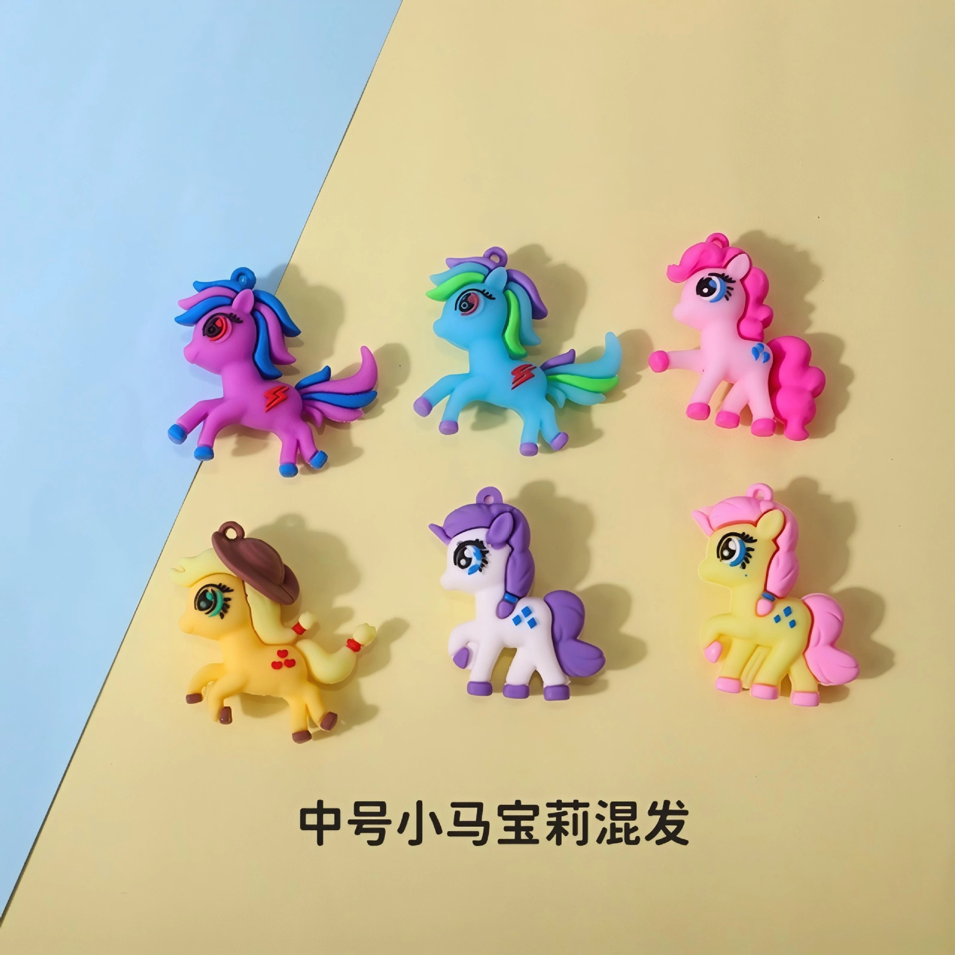 Caricatura lindo pony Polly llavero unicornio colgante PVC pegamento blando pony muñeca accesorios bolsa en stock image 10