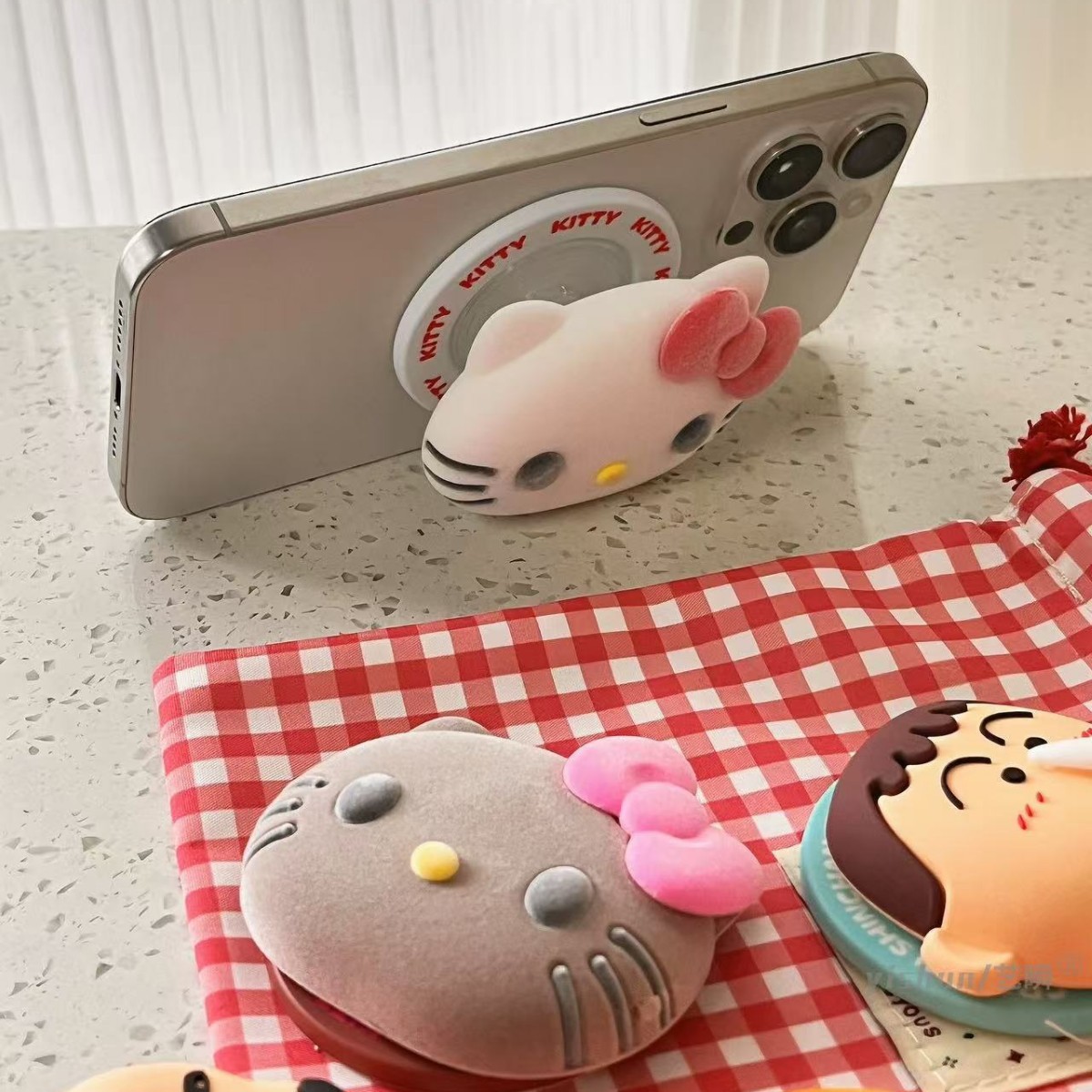 Super lindo lindo pequeño nuevo gato kt pan soporte de succión para Apple caso de teléfono móvil de escritorio contracción soporte de succión mujer