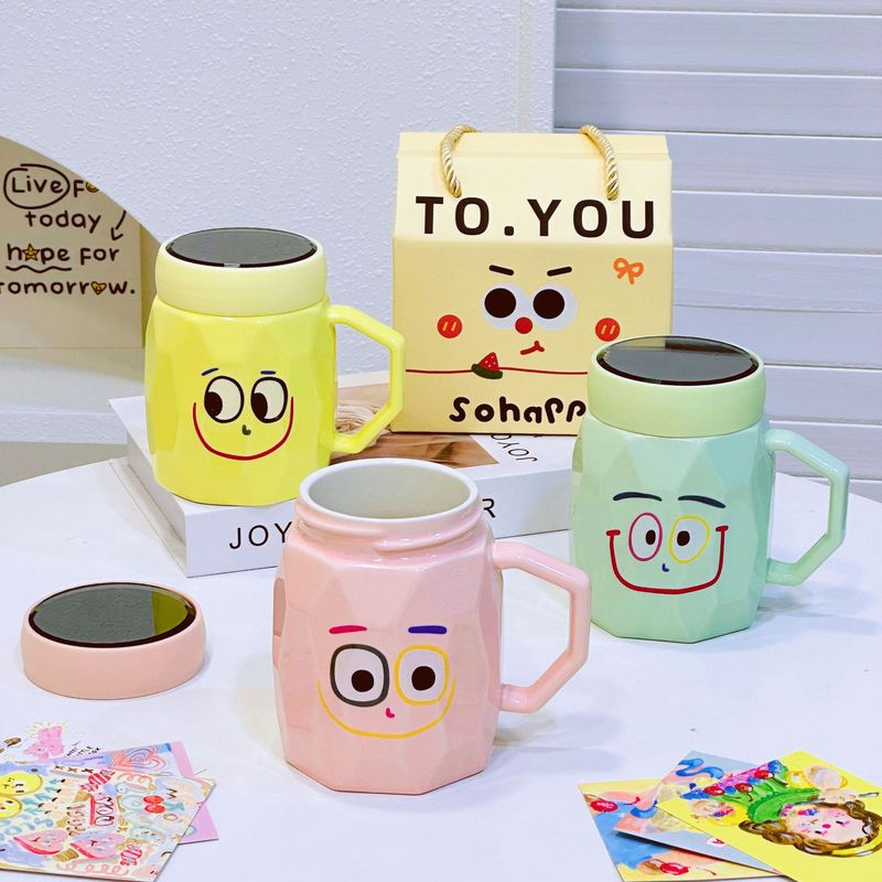 蝶のお土産マグカップはスプーン付きのかわいい女の子陶磁器のコップのギフトボックスにレトロな少女のコップのコーヒーカップを入れます。|undefined